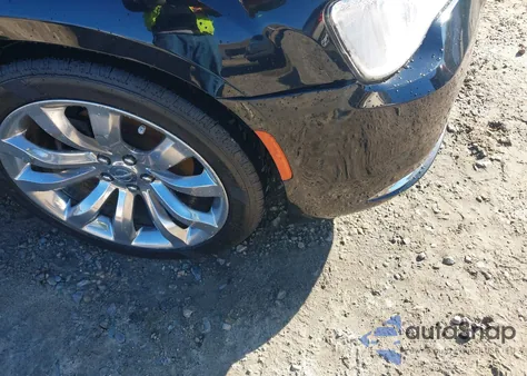 2018 Chrysler 300 Limited z USA, uszkodzony, nr VIN 2C3CCAEG5JH137002